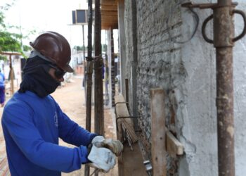 Governo de Pernambuco amplia acesso à educação com quase 100% de finalização de creche em Águas Belas e avanço de obras em Petrolândia