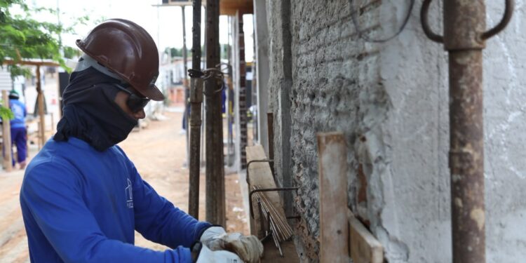 Governo de Pernambuco amplia acesso à educação com quase 100% de finalização de creche em Águas Belas e avanço de obras em Petrolândia