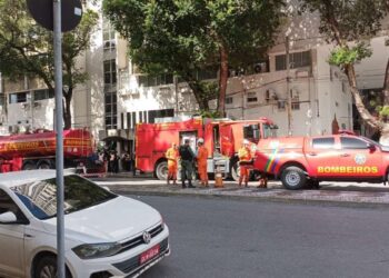 Princípio de incêndio atinge o 15º andar do Edifício Ébano, na Boa Vista, área central do Recife