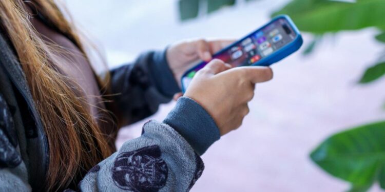 Lei que aumenta punição a crimes digitais contra crianças é sancionada