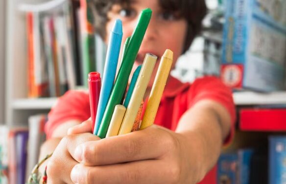 Mensalidades escolares podem subir até 11% em 2027; planejamento pode ajudar famílias a reduzir impacto no orçamento