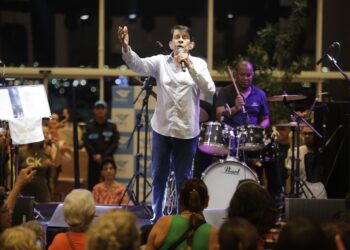 Adilson Ramos faz show gratuito nesta quarta-feira na programação de Dia dos Pais do RioMar Recife