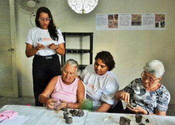 Primeira turma de modelagem em argila do projeto “Mãos da Experiência” já está em andamento em Paulista (PE)
