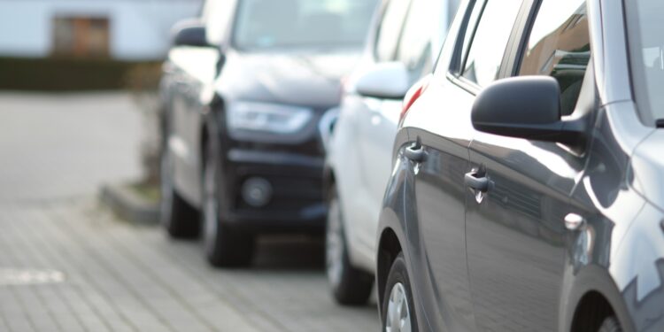 Usar carro de passeio para campanha política exige alteração do contrato do seguro auto
