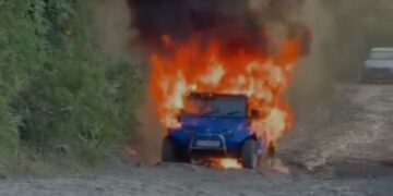 Buggy com turistas pega fogo em Fernando de Noronha