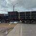 Carreta quebra e congestiona trânsito na BR-101