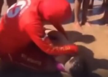 Homem é preso em flagrante após tentar afogar companheira em praia de Olinda, no Grande Recife