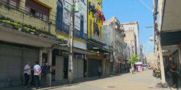 Rua da Imperatriz, símbolo do comércio do Centro do Recife, será reaberta para carros depois de quase 50 anos