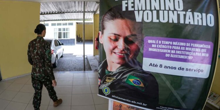 Alistamento feminino: voluntárias se apresentam até a próxima terça (11) no Recife