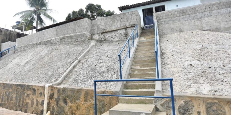 Recife entrega mais uma contenção de encosta e uma escadaria no Brejo da Guabiraba