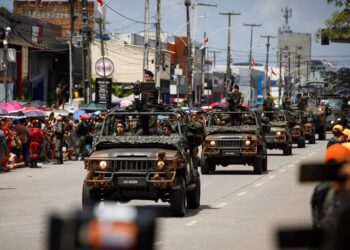 Sete de Setembro: Desfile reúne militares e escolas na Zona Sul do Recife