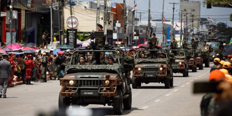 Sete de Setembro: Desfile reúne militares e escolas na Zona Sul do Recife