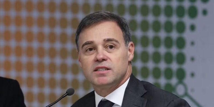 Após manifestação da PGR, Mendonça deve levar relatório sobre Moraes e Vorcaro ao plenário do STF na próxima semana