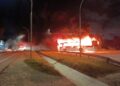 Ônibus é incendiado em protesto na BR-101, no Ibura