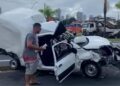 Motorista perde controle de carro e fica preso às ferragens após colisão perto do Aeroporto do Recife