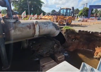 Vazamento em tubulação na BR-101, em Abreu e Lima, afeta abastecimento em cidades da RMR