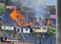 Incêndio atinge lona plástica em barreira na Zona Norte do Recife