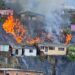Incêndio atinge lona plástica em barreira na Zona Norte do Recife