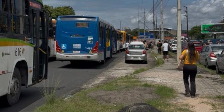 Protesto dos Rodoviários interditaram Av Pan Nordestina no sentido Recife