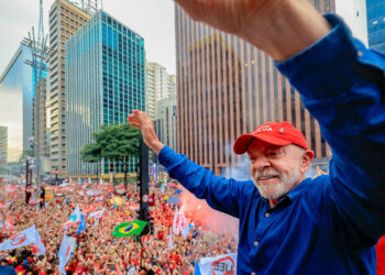 Com 100% das seções totalizadas, Lula teve 51,79% e Flávio, 48,21%