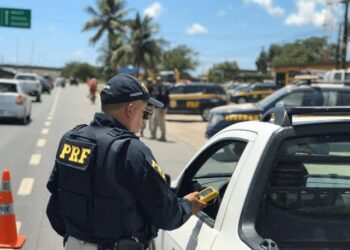 Feriado de Finados: PRF intensifica fiscalização e combate a infrações graves em Pernambuco