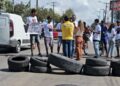Protesto bloqueia uma das faixas da Av. Mascarenhas de Moraes, na Imbiribeira
