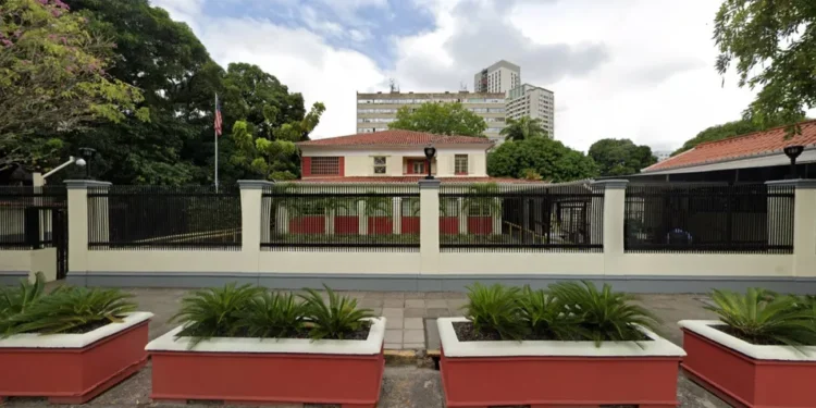 EUA fecham embaixada e consulados no Brasil, incluindo o do Recife, e suspendem atendimentos