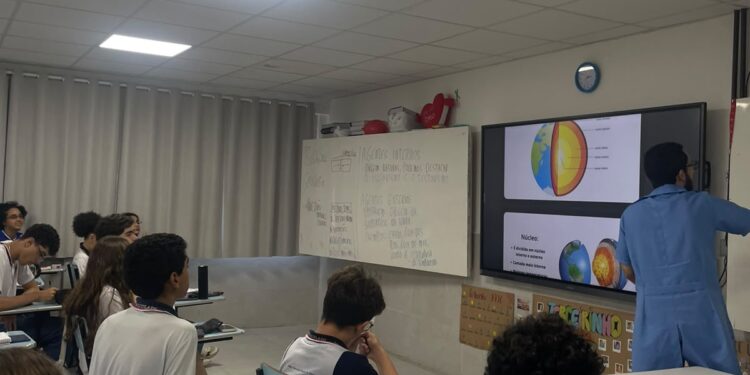 IA na adolescência: escola de Olinda ensina como usar a tecnologia com responsabilidade