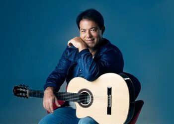 Alex Cohen celebra a obra de Roberto Carlos em show no Teatro RioMar Recife neste sábado (17/10)