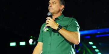 PF aciona autoridades argentinas para verificar possível saída de Flávio Bolsonaro do Brasil