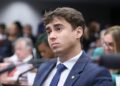 Nikolas Ferreira participa de caminhada em Boa Viagem, Zona Sul do Recife