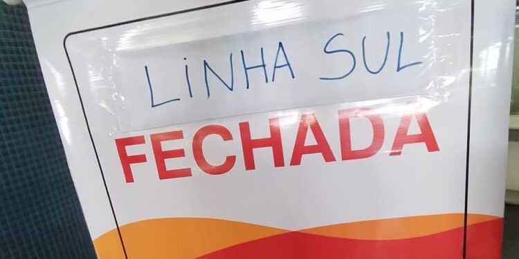 Linha Sul do Metrô do Recife amanhece fechada